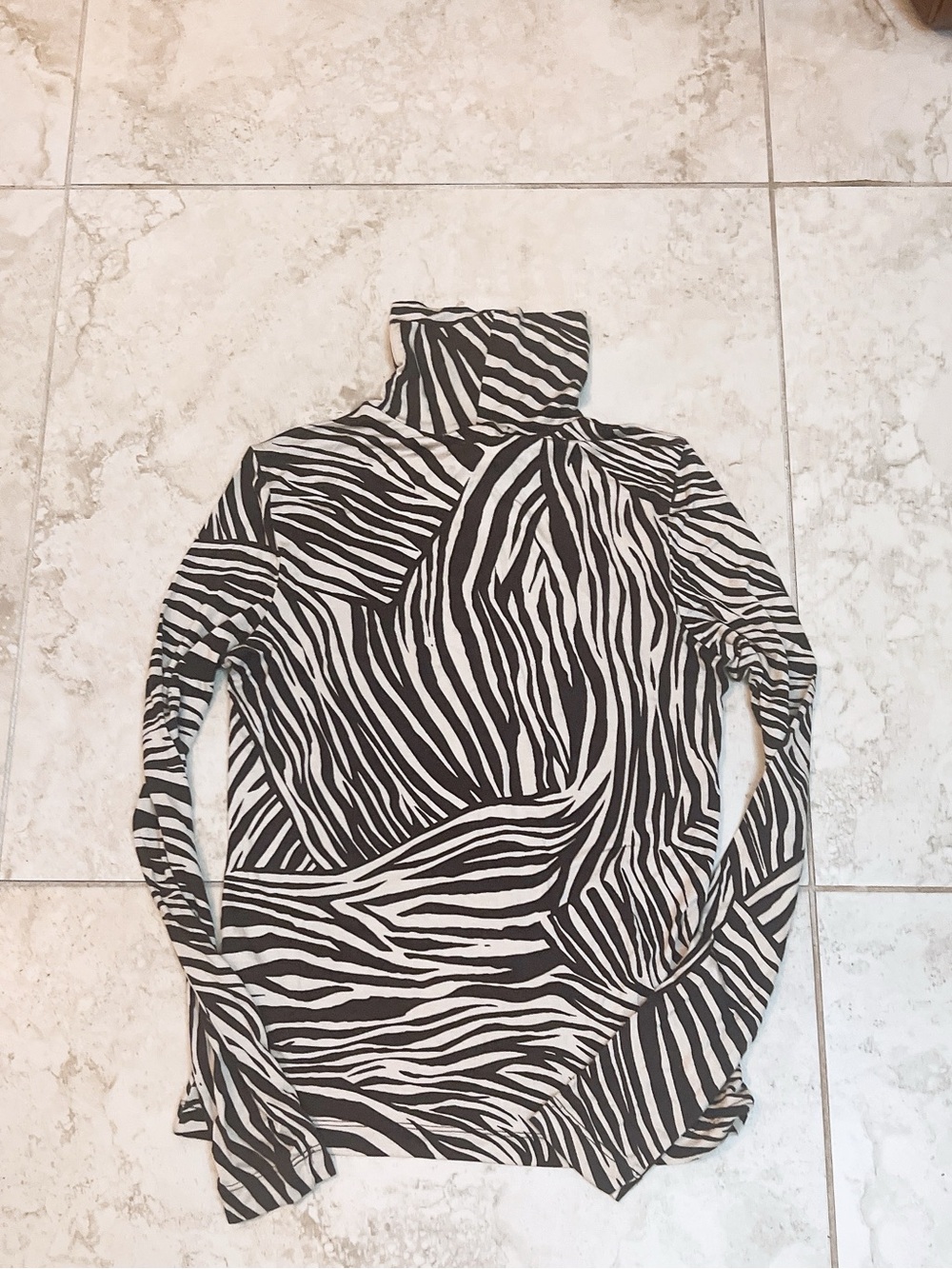 Free- Zara zebra turtle neck top